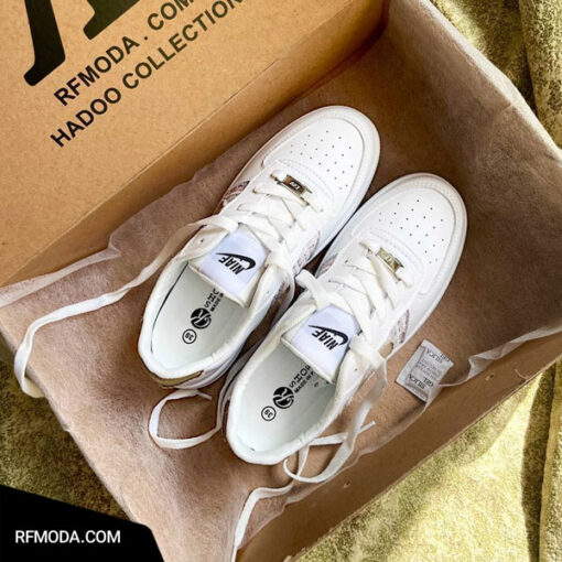 کتونی روژینا